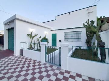 Casa de 4 ambientes, Avellaneda · Casa C/3 Dorm. y 306 m² en Venta en Villa Dominico - Fondo Libre - Jardin Al Frente Impecable
