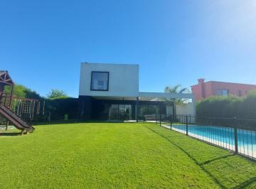 Casa · 193m² · 5 Ambientes · 2 Cocheras · Casa en Venta en El Canton 5 Ambientes Escobar