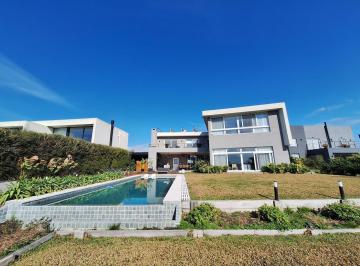 Casa · 249m² · 5 Ambientes · 2 Cocheras · Casa en Venta en El Canton a La Laguna Escobar