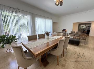 Casa · 285m² · 6 Ambientes · Casa en Venta en Barrio Rumenco