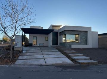 Casa de 3 ambientes, Maipú · Casa en Venta en Barrio Lomas de Russell, Calle Ozamis, Maipu