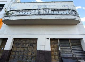 Casa · 295m² · 7 Ambientes · 1 Cochera · Casa a Refaccionar en Lote Propio, Multifamiliar.