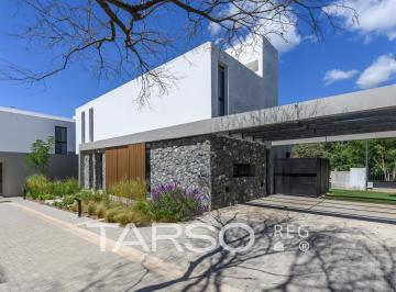 Casa · 225m² · 3 Dormitorios · 2 Cocheras · Casa a Estrenar en Venta de 3 Dorm. en en Villa Warcalde.