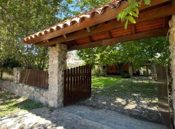 Casa de 5 ambientes, Villa La Bolsa · Casa en Venta en Villa La Bolsa - 2 Dorm. - Gran Parque - Quincho y Pileta