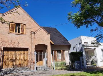 Casa · 145m² · 4 Ambientes · 1 Cochera · Casa en Lomas de Zamora Oeste