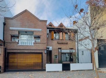 Casa de 6 ambientes, Agronomía · Casa 6 Amb. Quincho, Psicina, Parque, Garage. Ubicación Estratégica 352 m. Apto Profesional