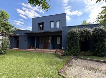 Casa · 1050m² · 6 Ambientes · 2 Cocheras · Casa en Venta en Buenos Aires Village - Bella Vista