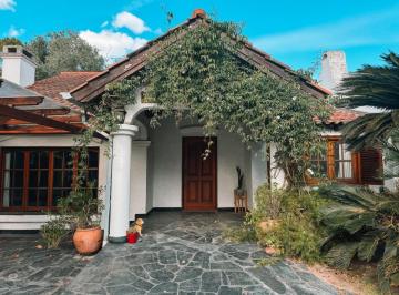 Casa · 176m² · 4 Ambientes · 1 Cochera · Casa en Venta en Aranjuez