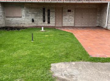 Casa de 4 ambientes, Santa Clara del Mar · Chalet en Santa Clara del Mar