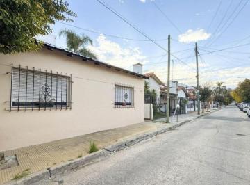 Casa de 3 ambientes, Vicente López · Hermoso y Calido Chalet en Excelente Estado Apto Credito.