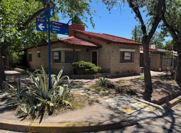 Casa de 5 ambientes, Godoy Cruz · Venta Casa Barrio Bancario
