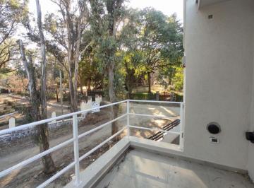 Casa de 5 ambientes, La Falda · Dúplex Moderno con Balcón, Patio y Cochera – Entorno Natural – La Falda