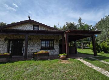 Casa · 180m² · 4 Ambientes · 7 Cocheras · Casa en Los Espinillos