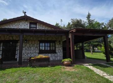 Casa · 180m² · 4 Ambientes · 7 Cocheras · Casa en Venta Los Espinillos