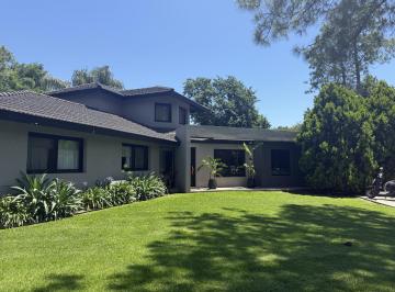 Casa · 320m² · 6 Ambientes · Simpática Propiedad a m del Golf del Country San Diego