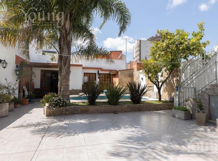 Casa · 364m² · 5 Ambientes · 2 Cocheras