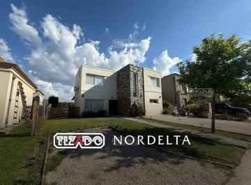 Casa · 161m² · 3 Ambientes · 1 Cochera · Casa en Venta en Villanueva, Tigre, G. B. a. Zona Norte