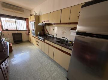 PH · 245m² · 4 Ambientes · PH Cuatro Ambientes en Villa Dominico - Avellaneda en Venta