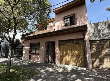 Casa · 156m² · 4 Ambientes · 1 Cochera · Casa en Lomas de Zamora Este