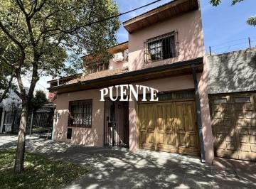 Casa · 156m² · 4 Ambientes · 1 Cochera · Casa en Lomas de Zamora Este