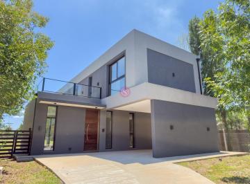 Casa · 180m² · 5 Ambientes · 1 Cochera · Casa en Venta en Lagoon Pilar, Pilar, G. B. a. Zona Norte
