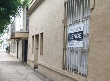 Casa de 5 ambientes, Monte Caseros · Casa con Cochera y Patio + 1 Depto
