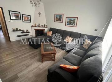 Casa · 280m² · 5 Ambientes · 1 Cochera · Castelar Norte 5 Ambientes Muy Moderno
