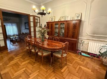 Casa · 350m² · 6 Ambientes · 2 Cocheras · Rio de Janeiro 200, 2 Casas Unidas, en Lote Propio, Caballito