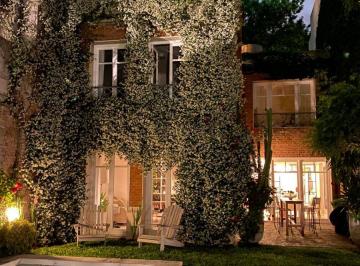 Casa de 5 ambientes, Belgrano · Impecable Casa en Bajo Belgrano - Jardin y Piscina - Cochera