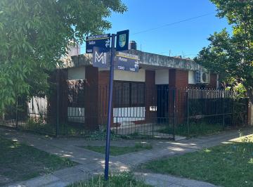 Casa de 3 ambientes, Ituzaingó · Casa 3 Amb. en Venta. con Parque, Garage, Quincho y Parrilla. Apta Credito