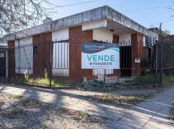 Casa de 3 ambientes, Ituzaingó · Casa 3 Amb. en Venta. con Parque, Garage, Quincho y Parrilla.