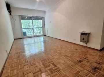 Departamento de 3 ambientes, Belgrano · Amplio y Luminoso 3 Ambientes Al Frente con Cochera Fija!
