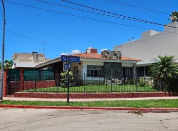 Casa · 170m² · 5 Ambientes · 1 Cochera · Venta Casa en Juniors 2 Dorm. C/ Pileta