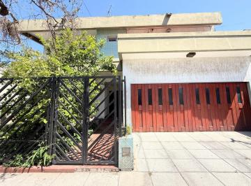 Casa · 804m² · 5 Ambientes · 3 Cocheras · Casa 4 Amb y Galpón en Venta