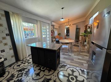 Casa · 111m² · 3 Ambientes · 2 Cocheras · Casa con Pileta en Doble Terreno Baigorria Lado Rio