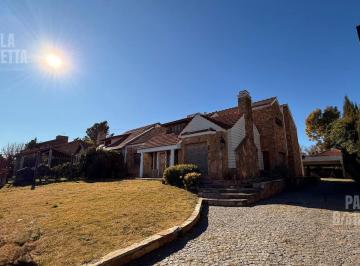 Casa · 372m² · 4 Dormitorios · 4 Cocheras · Casa en Barrio Parque Palihue, Bahia Blanca