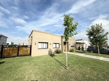 Casa · 110m² · 4 Ambientes · 3 Cocheras · Casa en Venta 3 Dorm Barrio Santa Lucia Pilar del Este