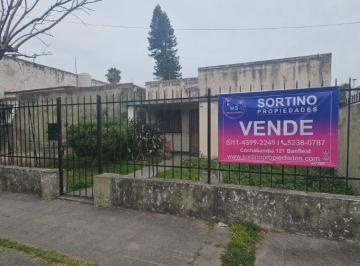 Casa Venta 320m² de 3 ambientes · Casa con Importante Lote a Reciclar en Banfield - Apto Crédito Reservado