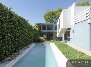 Casa · 216m² · 5 Ambientes · 4 Cocheras · Casa en Venta de 4 Dorm. - Villa Allende