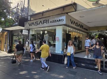 Local comercial · 60m² · Local Sobre Cabildo Entre Pampa y Sucre - Alquiler o Venta