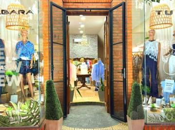 Local comercial · 77m² · Local en El Centro de Wilde Sobre Las Flores Venta y Alquiler