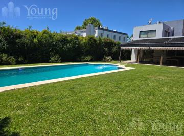 Casa · 450m² · 4 Ambientes · 3 Cocheras · Casa en Venta en Fincas de Iraola
