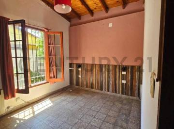 Casa · 80m² · 3 Ambientes · 2 Cocheras · Casa en Venta en Villa Elisa