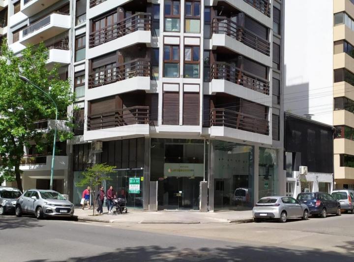 Local comercial · 130m²