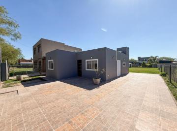 Casa · 70m² · 4 Ambientes · Casa en Venta de 2 Dorm. en Barrio Las Tardes, Roldán