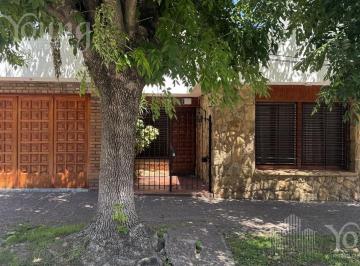 Casa · 147m² · 4 Ambientes · 1 Cochera · Venta Casa 4 Ambientes en Bernal