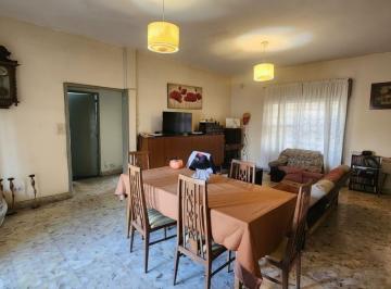Departamento de 3 ambientes, La Matanza · Casa con Locales. Ideal Inversor