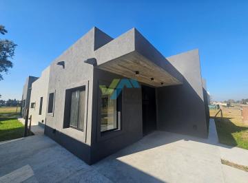 Casa · 180m² · 5 Ambientes · Casa en Venta en Santa Sofía, Pilar del Este, Pilar