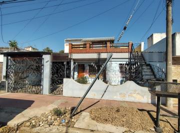 Casa · 312m² · 4 Ambientes · 1 Cochera · Vendo Casa a m de Parque Patricio Ideal Para Iversor