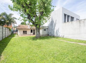 Casa · 395m² · 4 Ambientes · 2 Cocheras · Casa con Gran Jardín - a Reciclar - Ituzaingó